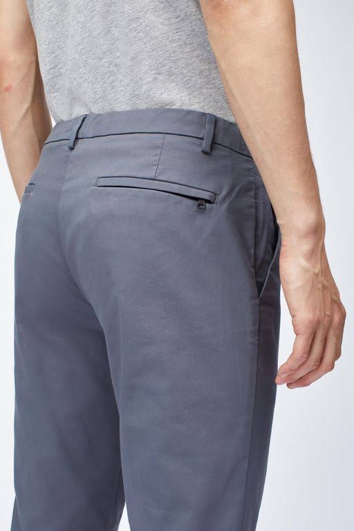 Slim Tech Chino L910