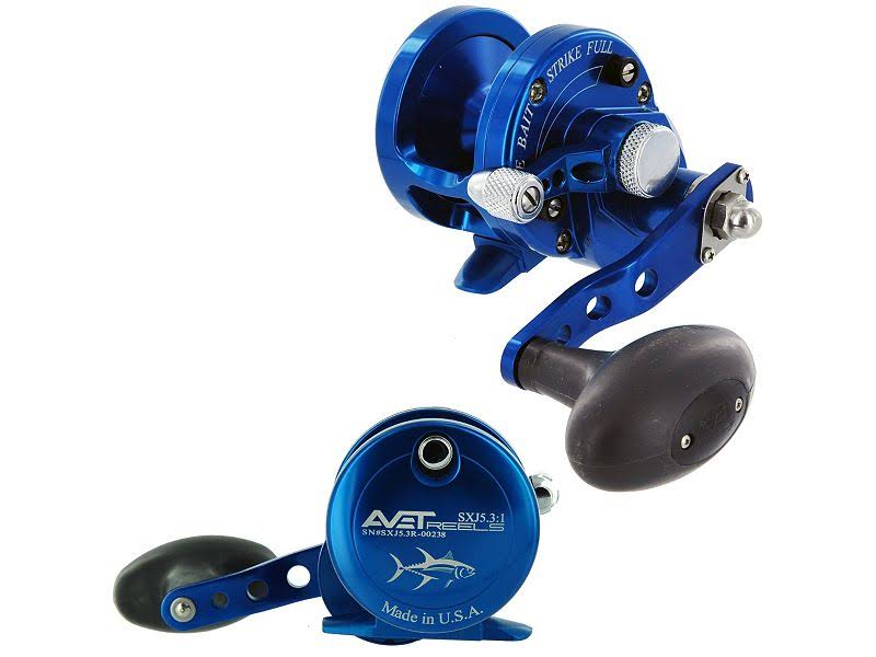 Red 2-Speed Lever Drag Casting Reel X984335