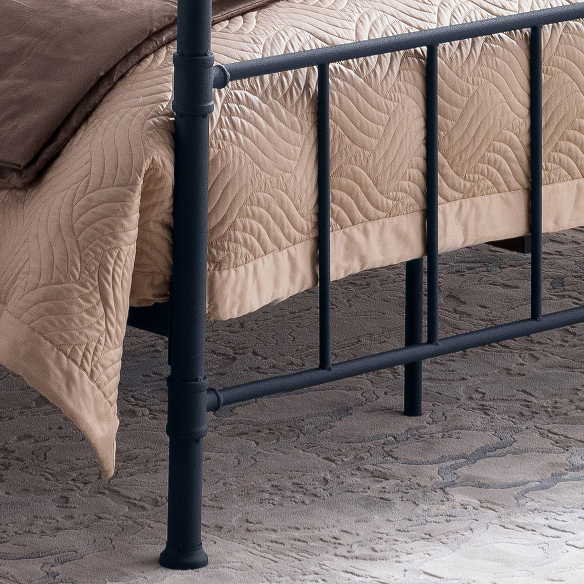 Queen-size Bed Frame K952145
