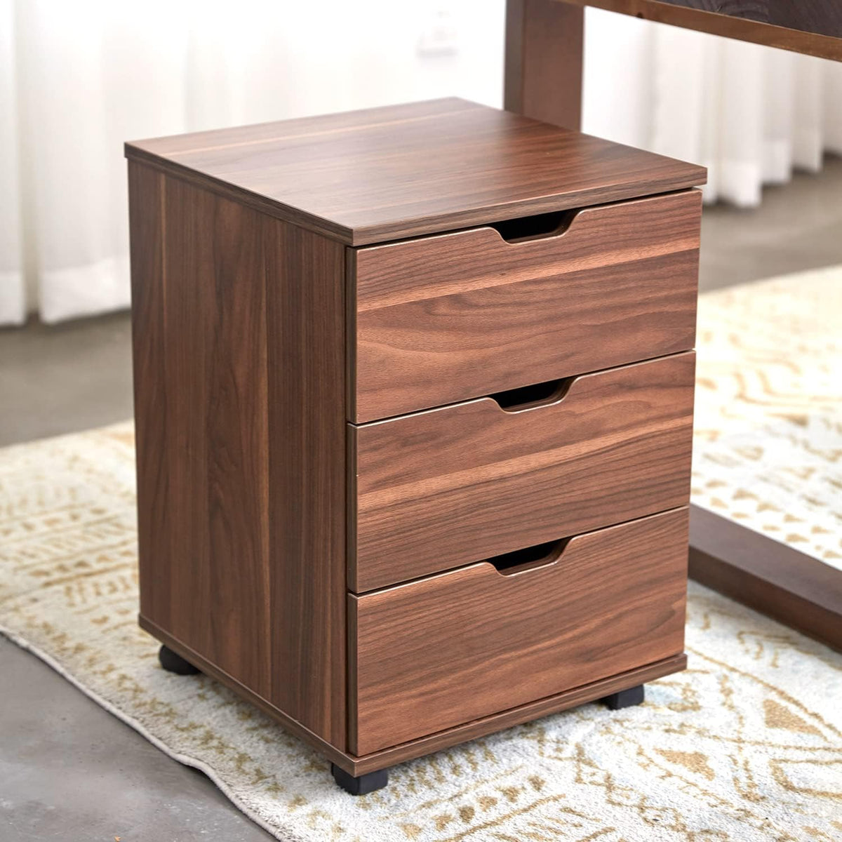 White 5 Drawer File Cabinet with Casters T59700
